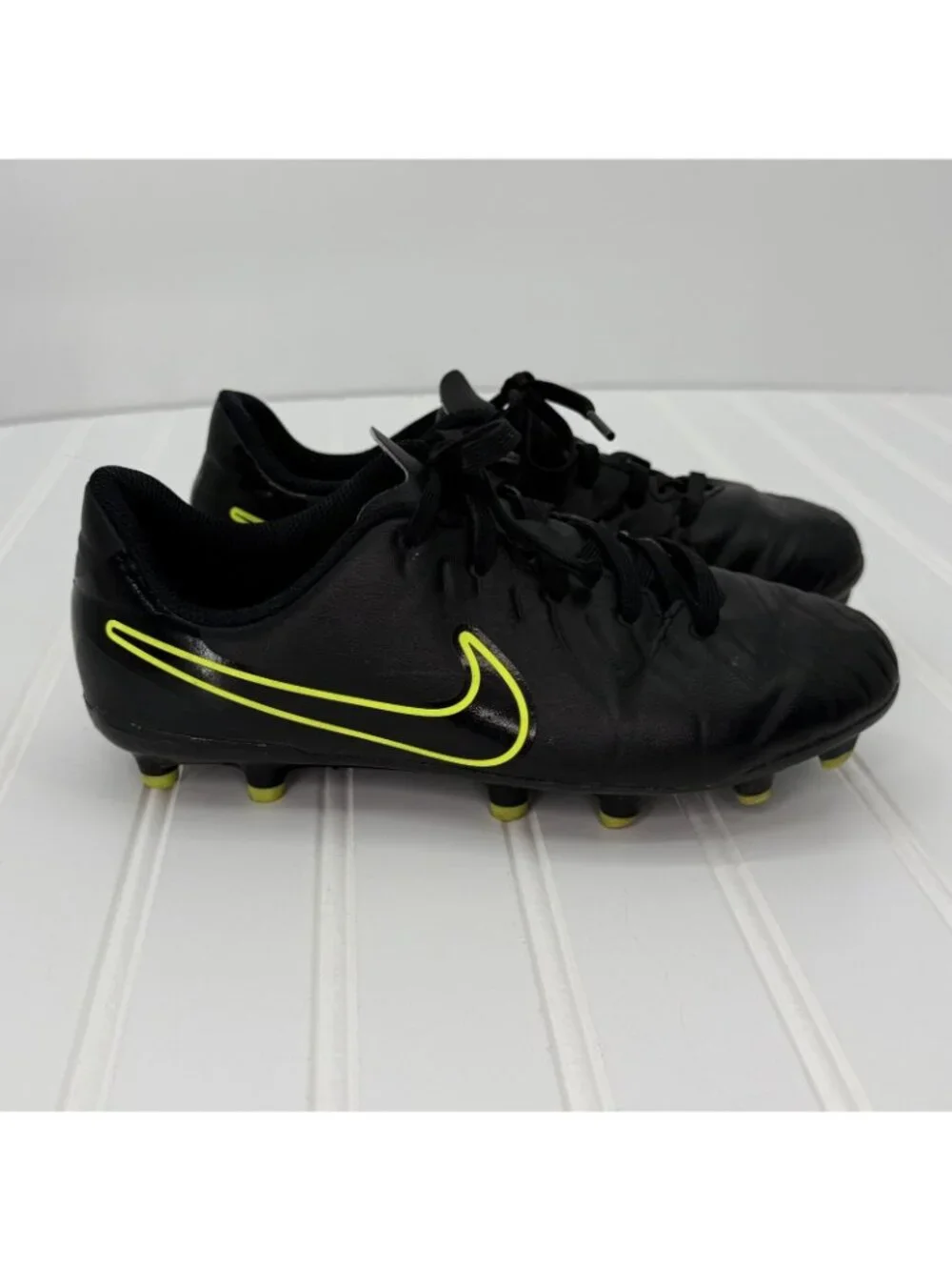 Nike Boys Tiempo Legend 10 Club DV4352-001 Black Soccer Cleats Shoes Size 3Y - Picture 2 of 6